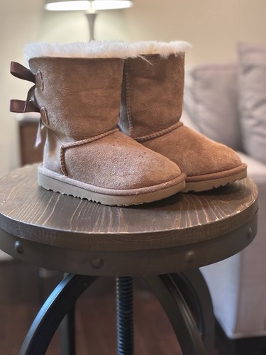Ugg girl baileys size 10 - girl’s,