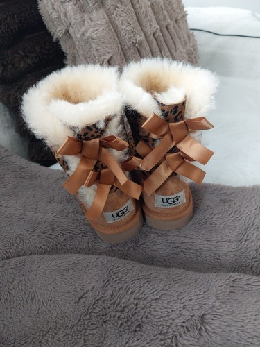 Uggs bow boots - bow, 10