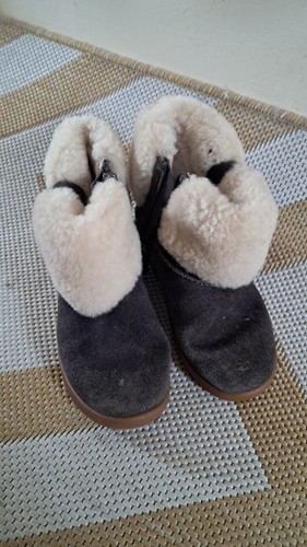 Ugg short boots girls size - short,